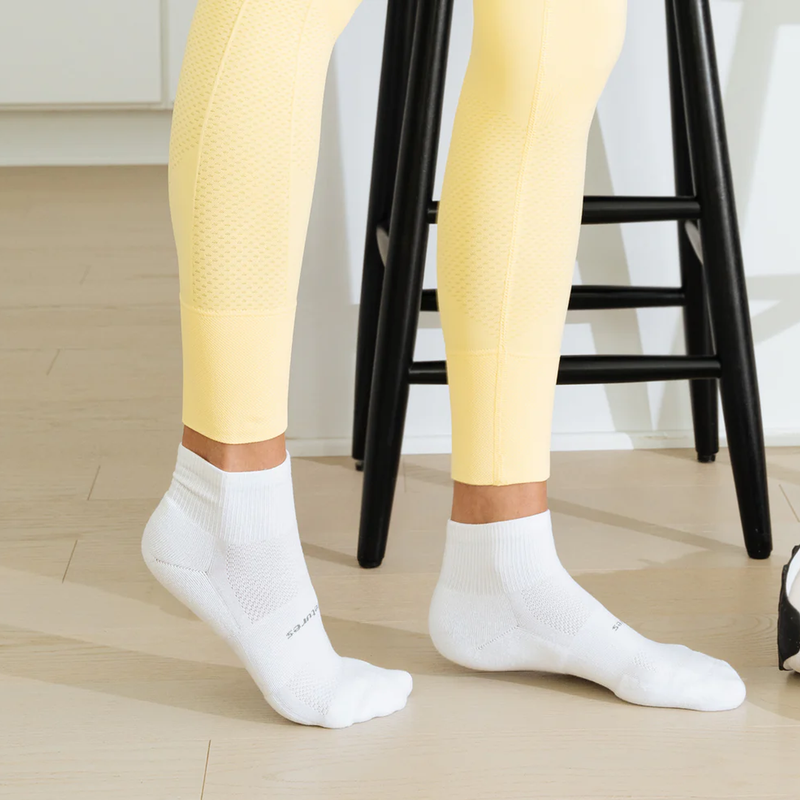 HP Light Quarter - White, Feetures HP Light Quarter on feet