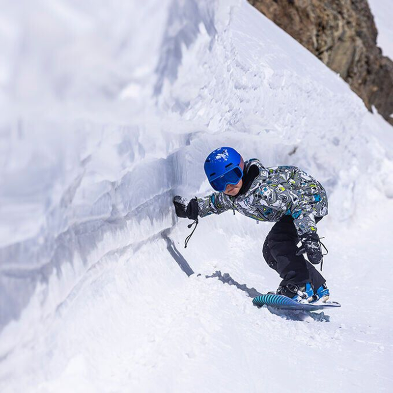 Giro Youth Buster on young rider balancing on snowboard