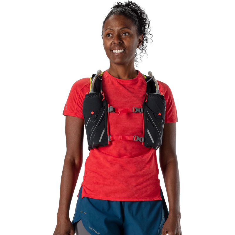 Women's Pinnacle 4L Hydration Vest, Nathan Women's Pinnacle 4L Hydration Vest front on model