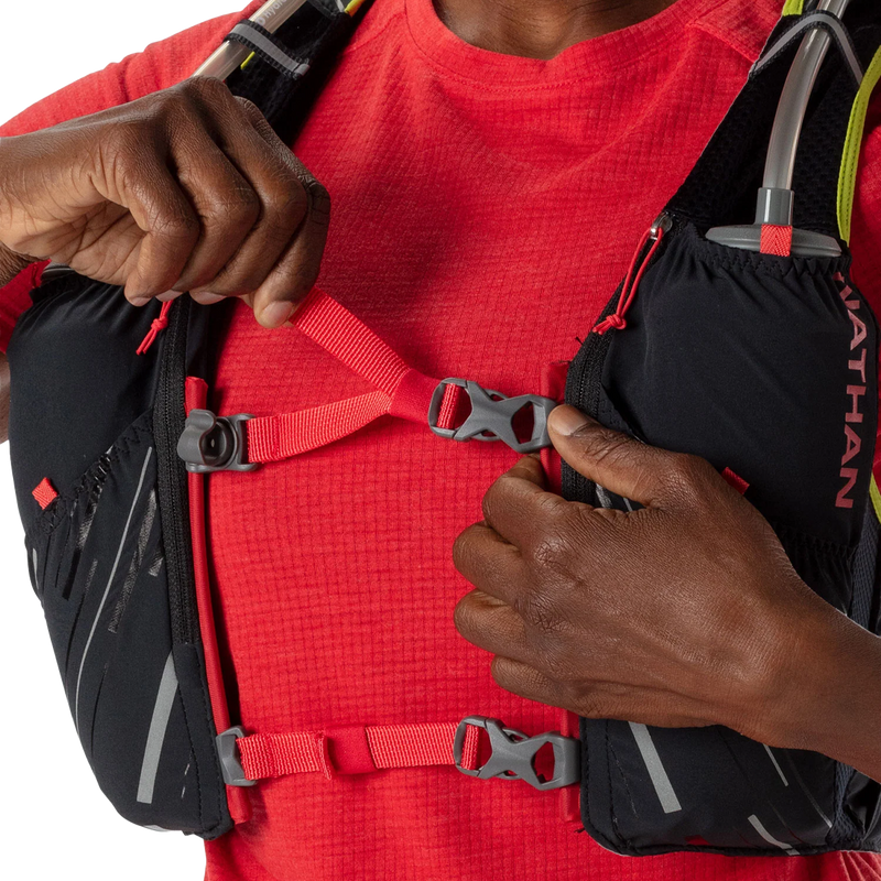 Women's Pinnacle 4L Hydration Vest, Nathan Women's Pinnacle 4L Hydration Vest buckle