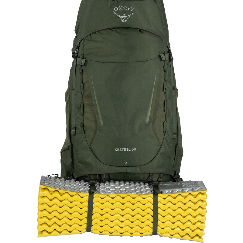 Kestrel 58, Osprey Kestrel 58 in black with sleeping pad