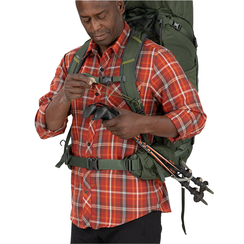 Kestrel 58, Osprey Kestrel 58 in black with trekking poles
