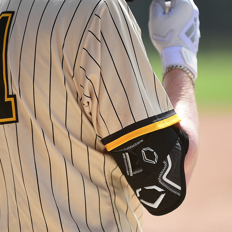 Pro-SRZ 2.0 Elbow Guard, EvoShield Pro-SRZ 2.0 Elbow Guard on player