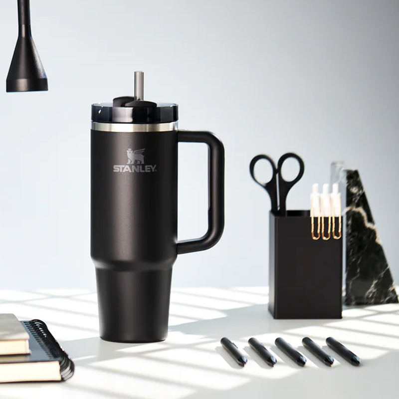 Quencher H2.O FlowState 30 oz Tumbler, Stanley Quencher H2.O FlowState 30 oz Tumbler on desk