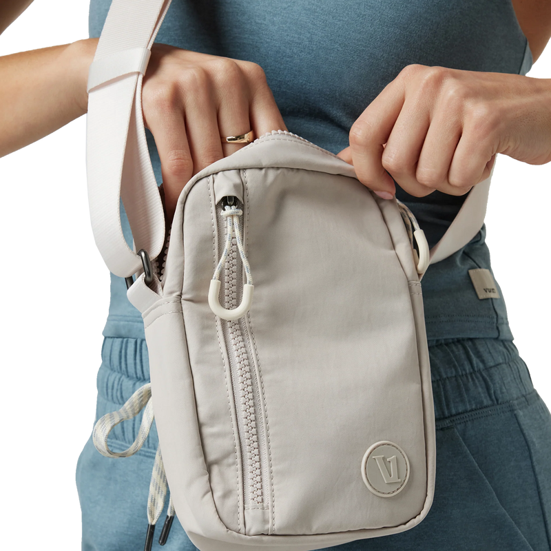 All Around Crossbody, Vuori All Around Crossbody in hand