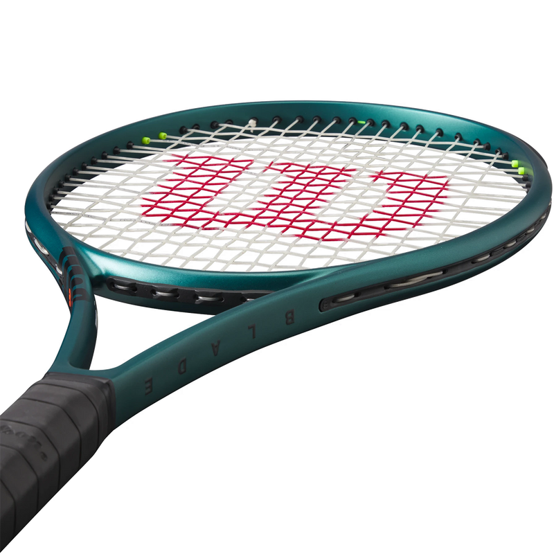 Wilson Blade 100 v9 Racket Demo, Wilson Blade 100 V9.0 close up head