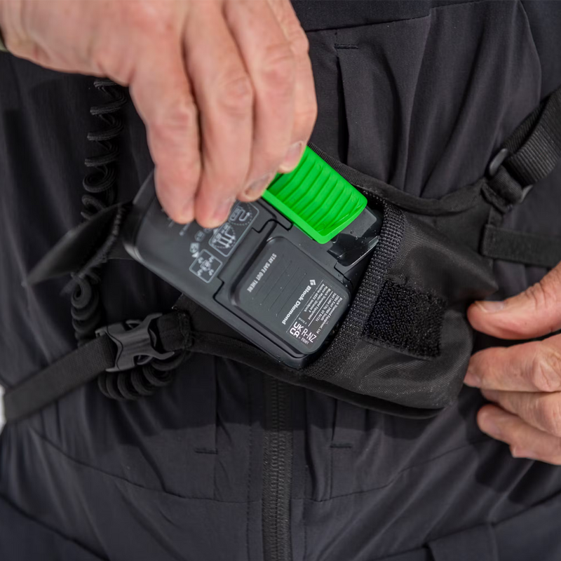 Black Diamond Recon X Avalanche Beacon, Black Diamond Black Diamond Recon X Avalanche Beacon on person