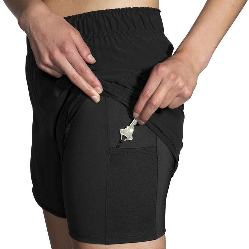 Women's Chaser 5" 2-in-1 Short, Brooks Women's Chaser 5" 2-in-1 Short in Black liner pocket left