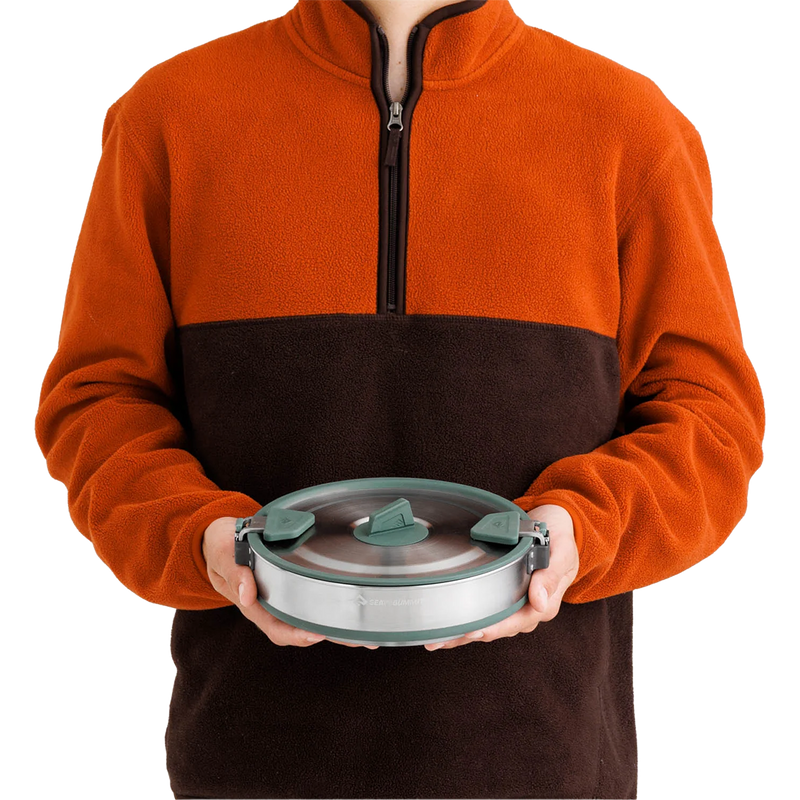 Detour Stainless Collapsible Pot 3 L, Sea to Summit Detour Stainless Collapsible Pot 3 L in Laurel Wreath Green with model