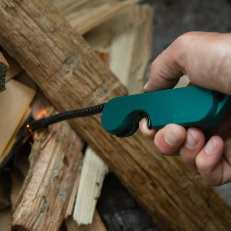 Plasma Flex Lighter, Coghlan's Plasma Flex Lighter lighting fire