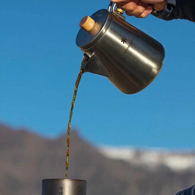Field Barista Kettle, Snow Peak Field Barista Kettle pouring