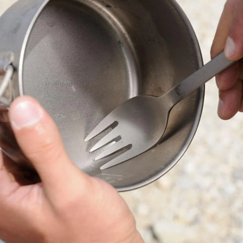 Titanium Foon, Snow Peak Titanium Foon in hand