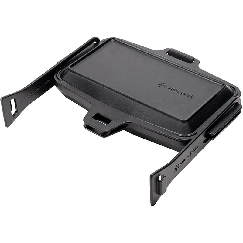 Cast Iron Sandwich Skillet, Snow Peak Cast Iron Sandwich Skillet closed and locked