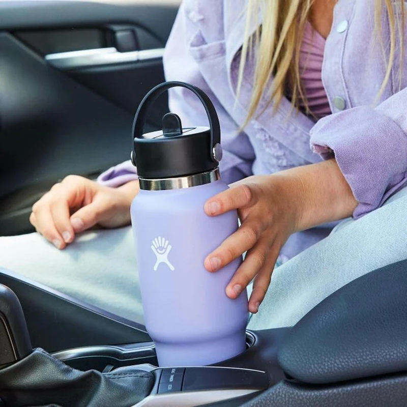 32 oz Wide Flex Straw Travel Bottle, Hydro Flask 32 oz Wide Mouth Travel Bottle with Flex Straw Cap in cupholder