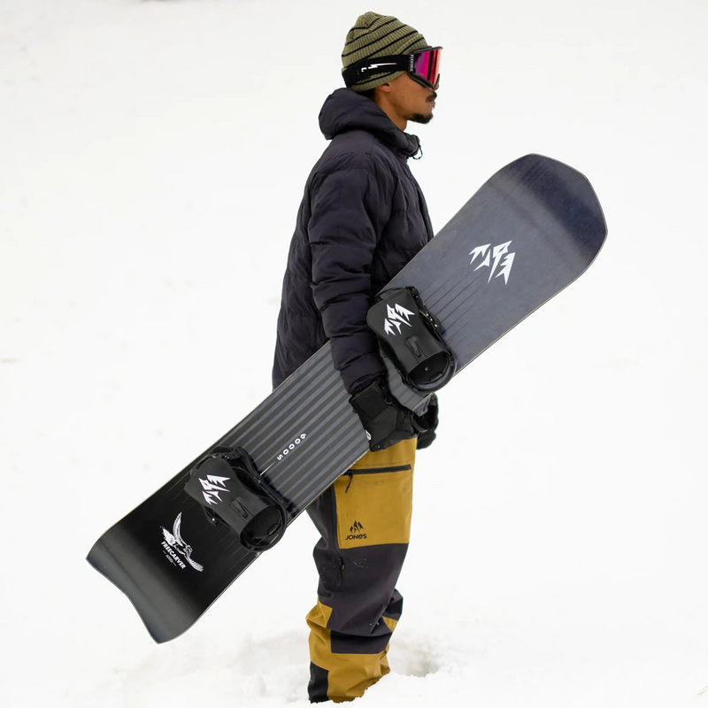 Freecarver 6000S, Jones Snowboards Freecarver 6000S in hand