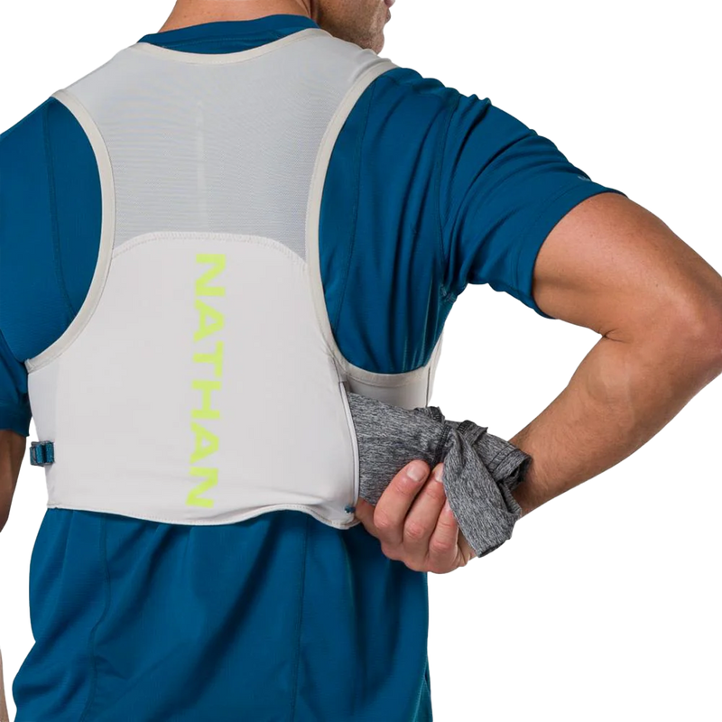Pinnacle FeatherLite 1.5L, Nathan Pinnacle FeatherLite 1.5 Liter Hydration Vest back pouch