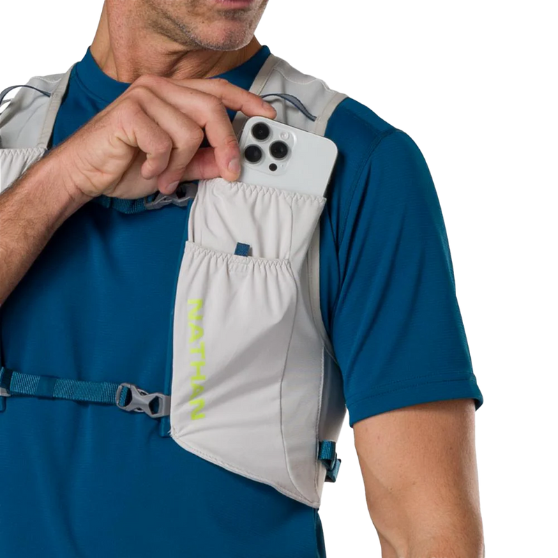 Pinnacle FeatherLite 1.5L, Nathan Pinnacle FeatherLite 1.5 Liter Hydration Vest phone pocket