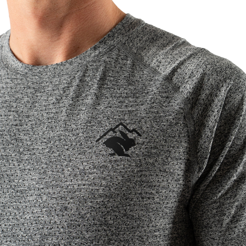 Men's EZ Tee Perf Short Sleeve, Rabbit Men's EZ Tee Perf logo detail