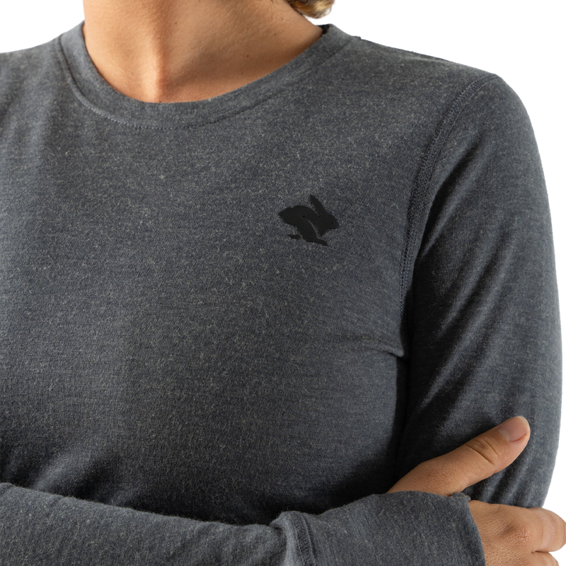 Women's Outrun Crew, Rabbit Women's Outrun Crew logo and thumb hole