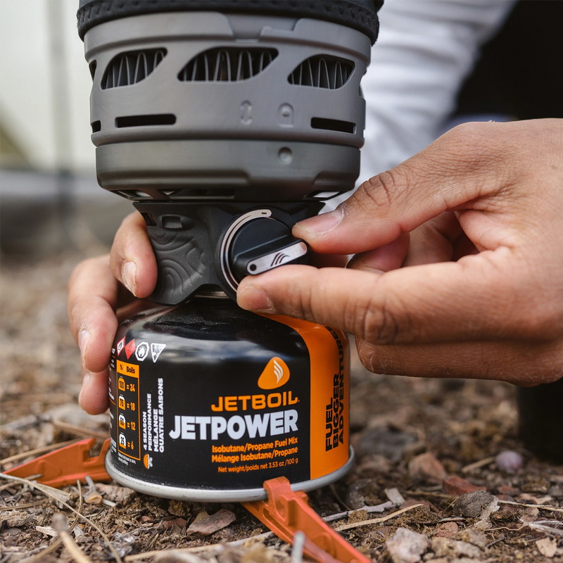 Zip 0.8L, Jetboil Zip 0.8L being started