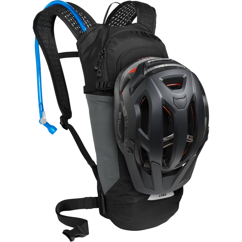 Lobo 9 70 oz, Camelbak Lobo 9 70oz with helmet