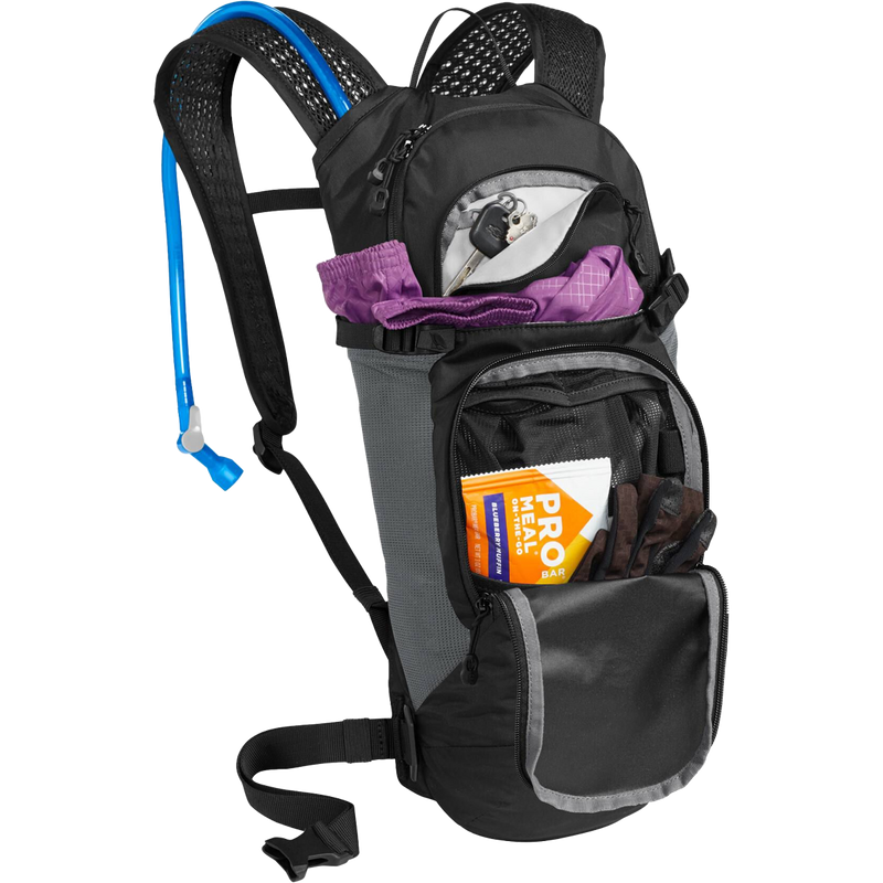 Lobo 9 70 oz, Camelbak Lobo 9 70oz front pocket with equipment