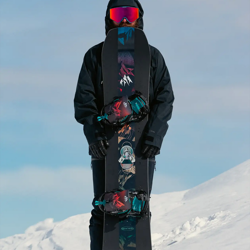Mercury FASE Art Series, Jones Snowboards Mercury Fase in Blue Art Lifestyle on board with model