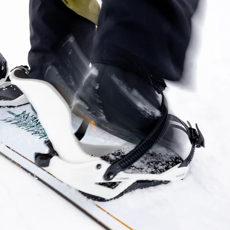 Mercury FASE, Jones Snowboards Mercury Fase in Cloud White with model on board with model stepping in
