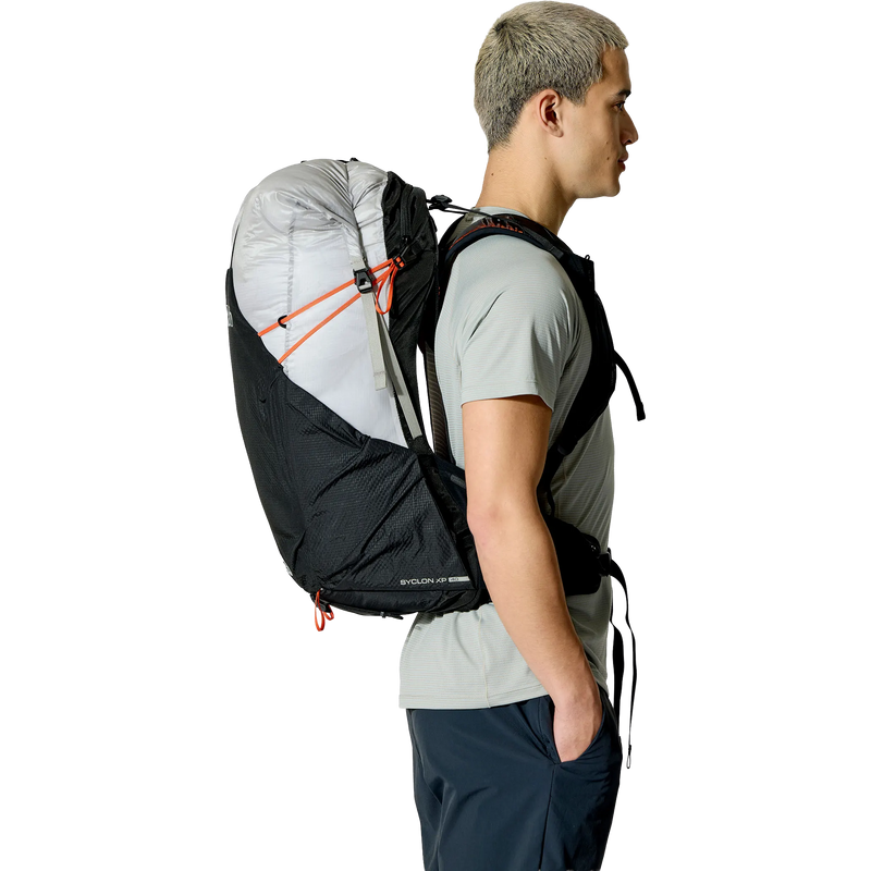 Syclon XP 40, Rab Syclon XP 40 in BDP-Black/Dark Pewter on model right profile
