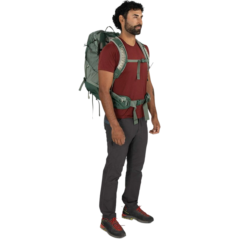 Stratos 34, Osprey Stratos 34 in Raven Black on model front