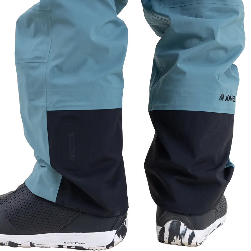 Men's Shralpinist Gore-Tex Recycled 3L Bib, Jones Snowboards Men's Shralpinist Gore-Tex Recycled 3L Bib Stealth Black cuffs