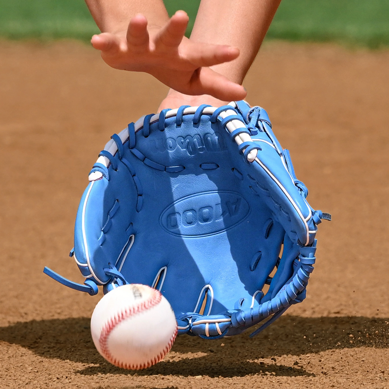 A1000 1786 Infield 11.5" H-Web, 2026 A1000 1786 Infield 11.5" H-Web Lifestyle