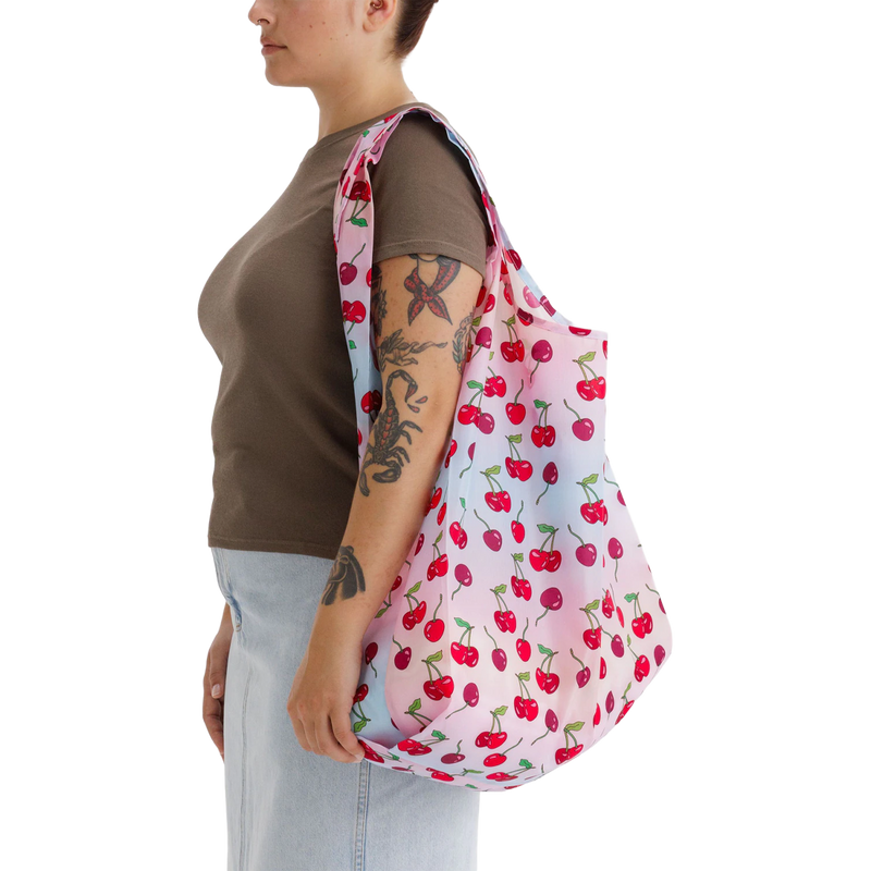 Big Baggu, BAGGU Big Baggu on shoulder