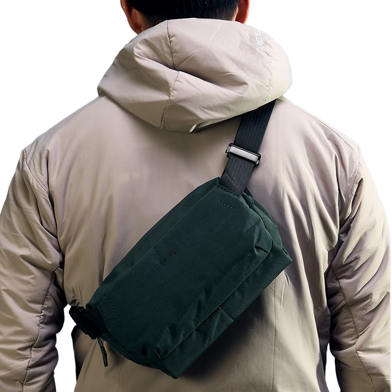 Venture Sling 6L, Bellroy Venture Sling 6L on model