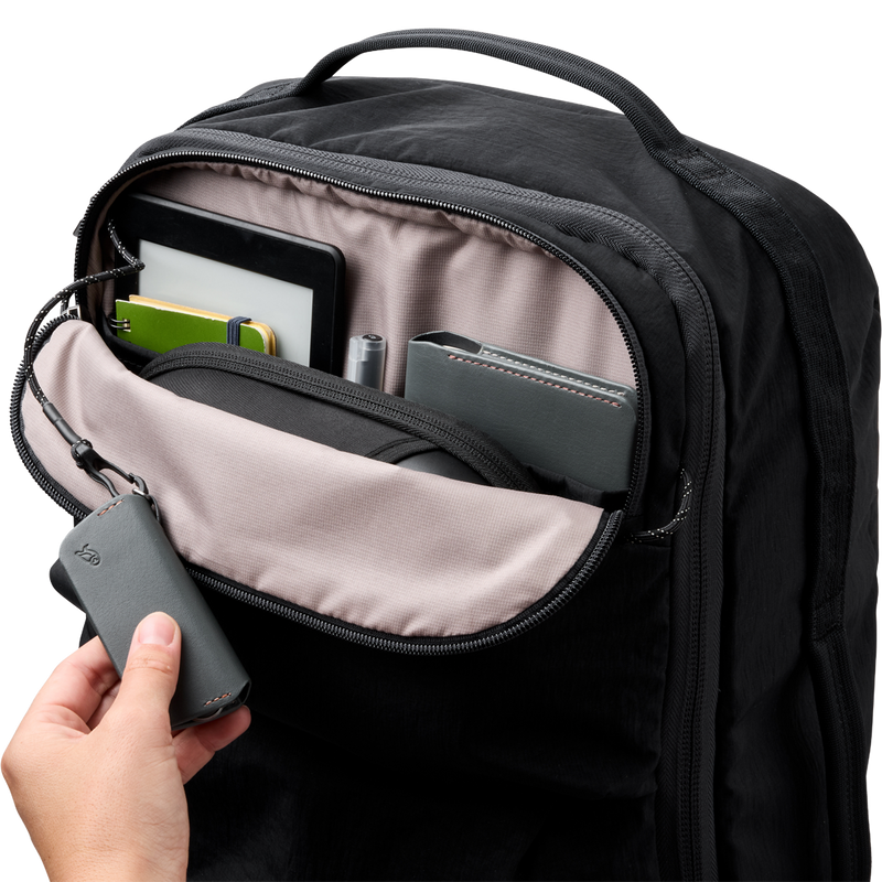 Lite Carry-On, Bellroy Lite Carry-On front zipper
