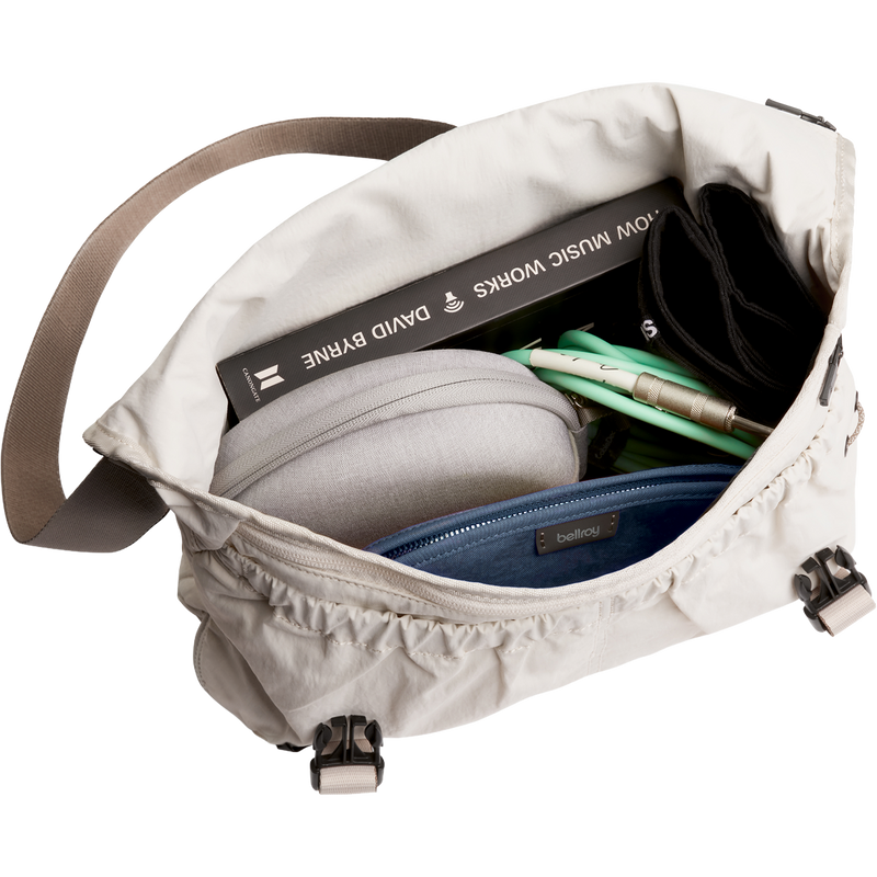 Cinch Messenger Bag, Bellroy Cinch Messenger Bag inside
