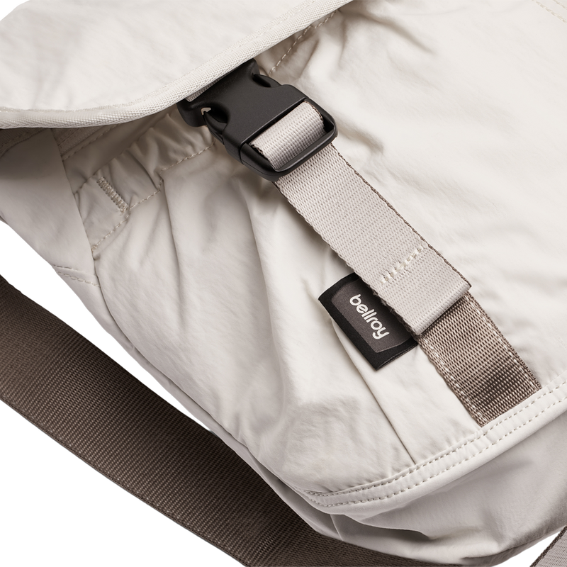 Cinch Messenger Bag, Bellroy Cinch Messenger Bag clip