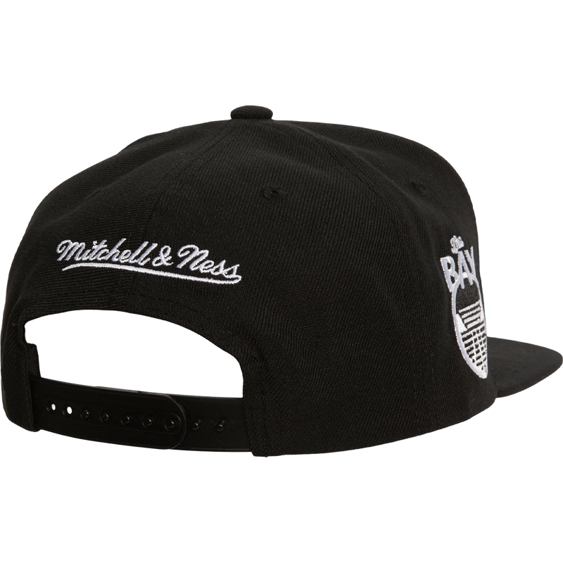 Warriors Evergreen Black White Snapback, Mitchell and Ness Warriors Evergreen Black White Snapback in Black snapback detail