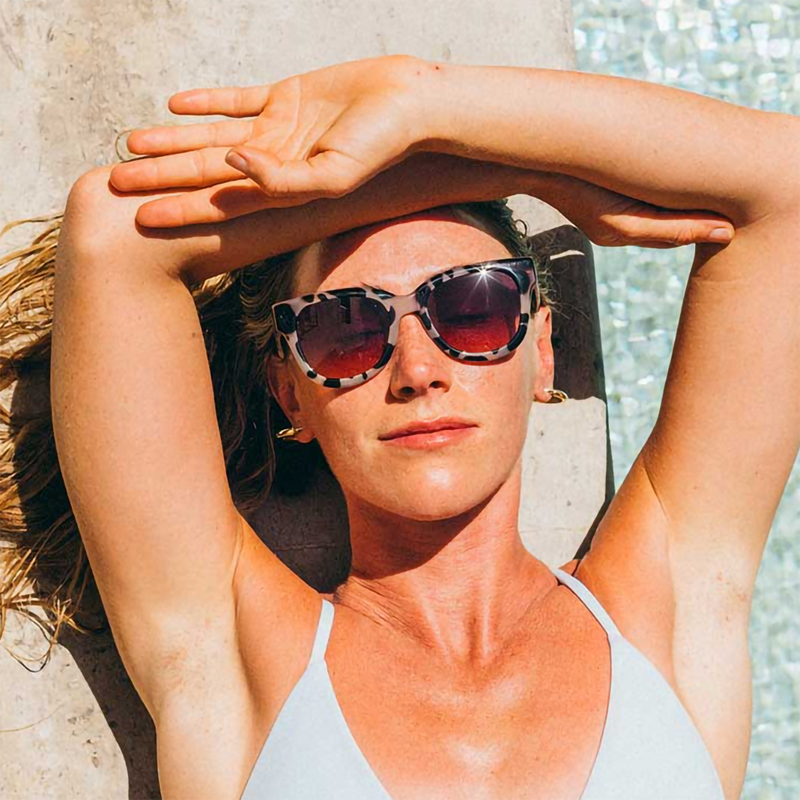 Minette Tortoise Afterglow, Sunski Minette Tortoise Afterglow on model