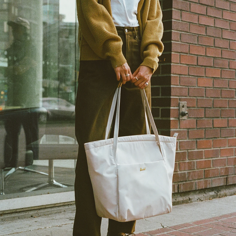 Joana Tote, Herschel Joana Tote with model