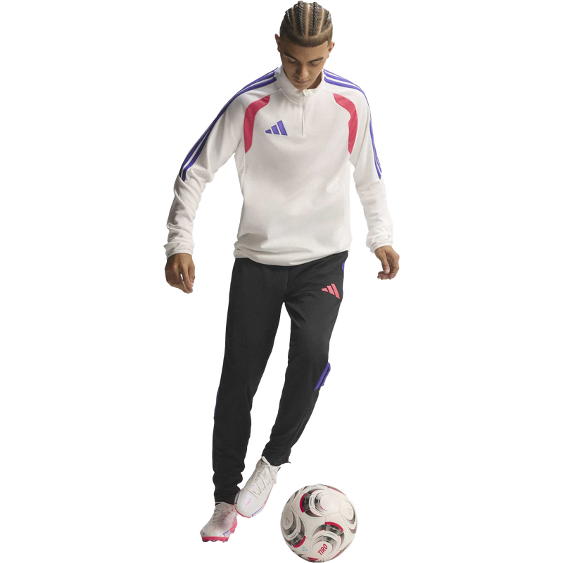 F50 Hyperfast Pro FG, Adidas F50 Hyperfast Pro FG on Male Model