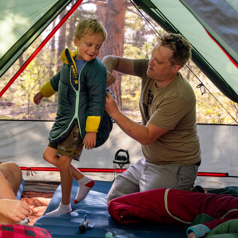 Space Cadet 30 Toddler 2-4T, Kelty Space Cadet 30 in Mediterranean with models in tent