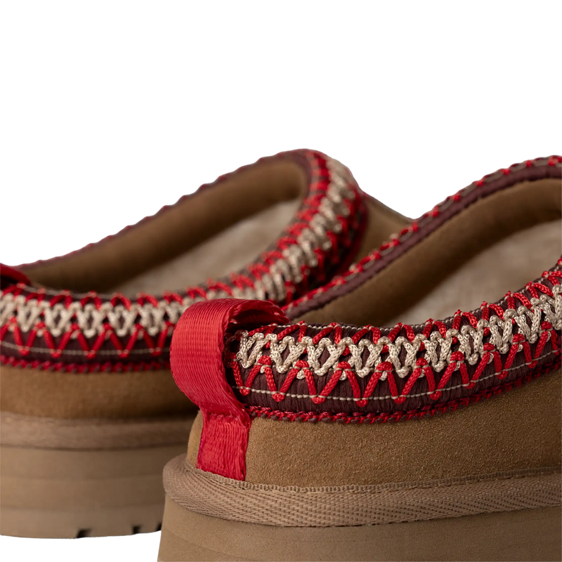 UGG Youth Tazz in Chestnut stitch and hook detail