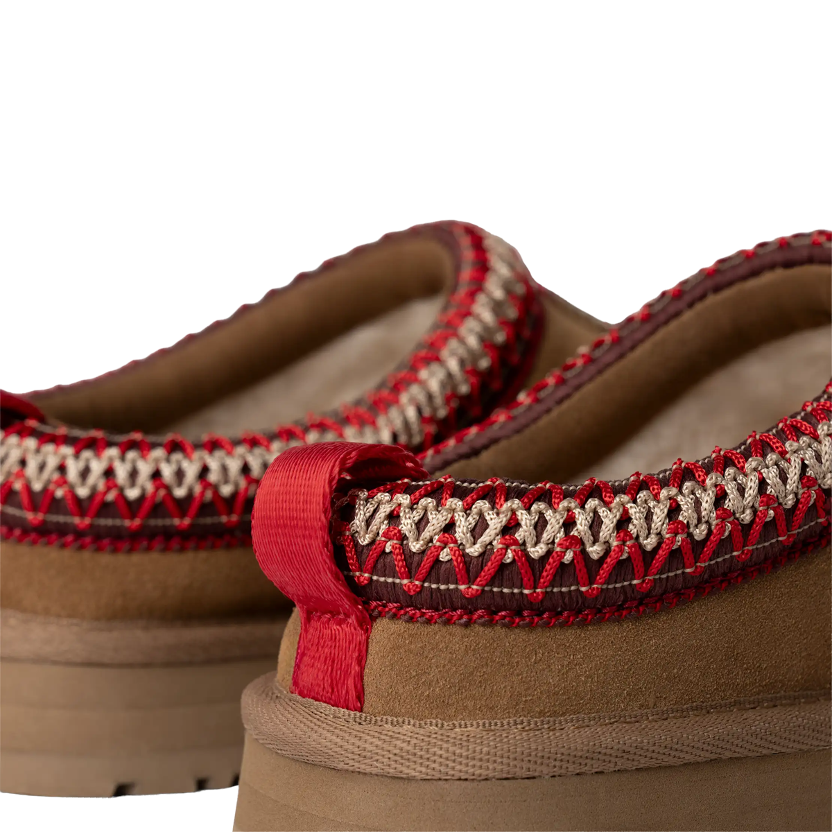 UGG Youth Tazz in Chestnut stitch and hook detail