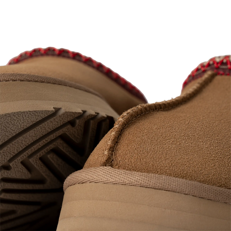 UGG Youth Tazz in Chestnut stitch and sole detail
