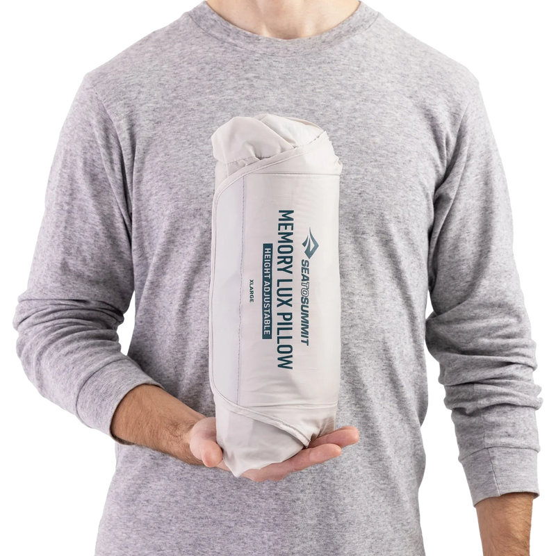 Memory Lux Pillow XL, Sea to Summit Memory Lux Pillow XL in hand