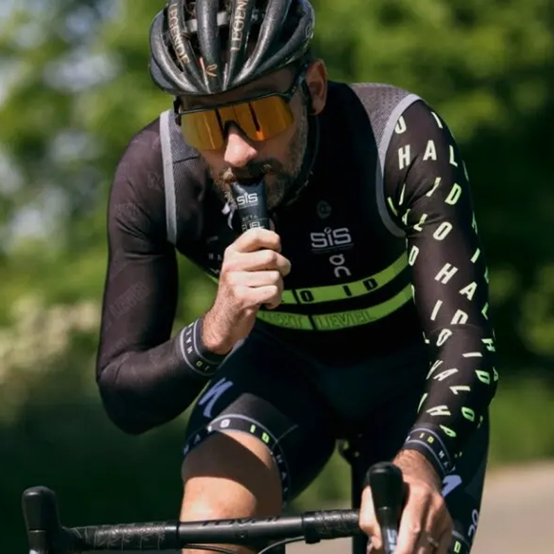 Beta Fuel Gel, Science in Sport Beta Fuel Gel in riders hand