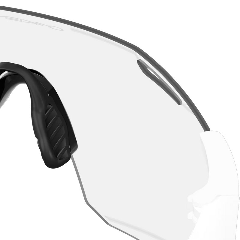 Cybr Dyno - Matte White/Clear to Black Iridium Photochromic, Oakley Cybr Dyno Matte White/Clear to Black Iridium Photochromic back of right lens