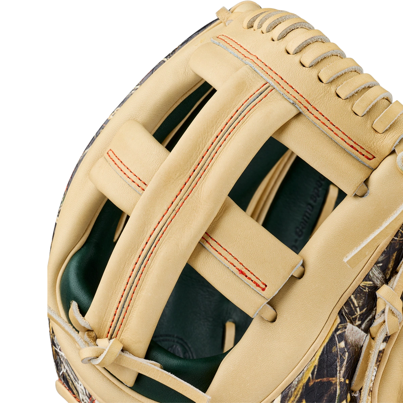 A2000 Gunnar IF - 11.75" Single Post, Wilson A2000 Gunnar IF - 11.75" Single Post in Blonde Camo with Web and stich detail