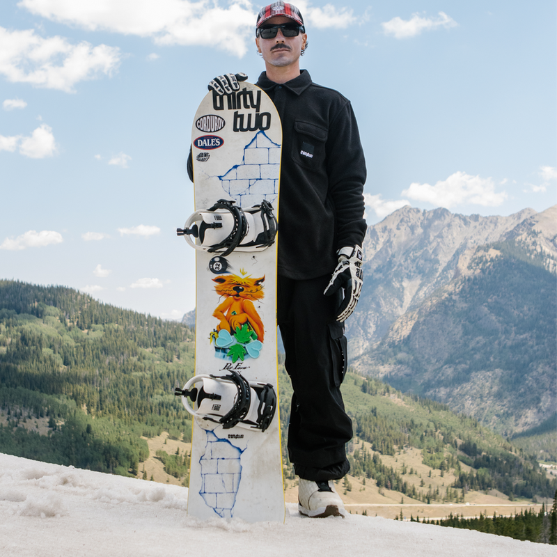 ThirtyTwo XXX Fava Pro with snowboarder and bindings on board standing on snow